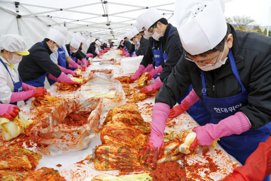 현대위아, 사랑의 김장 담그기 행사 실시