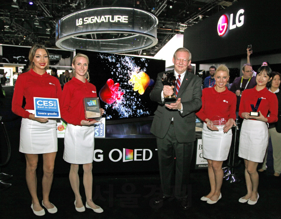 LG 시그니처 올레드 TV CES 최고 제품상 수상 <BR><BR>