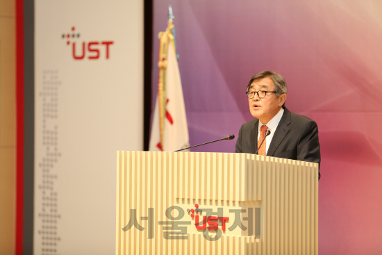 문길주 UST 신임 총장이 취임사를 하고 있다. 사진제공=UST<BR><BR>