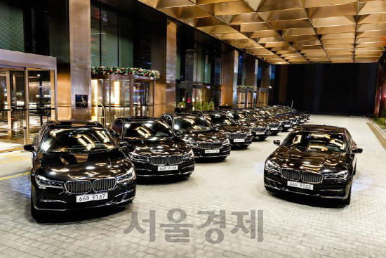 그랜드 인터컨티넨탈 호텔이 고객 리무진 차량으로 사용할 BMW 뉴 7시리즈 모습/사진제공=BMW 코리아