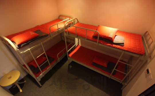 글로벌 숙박 앱 에어비앤비 코리아가 마루180 센터 내 수면실에 제공한 침구류./사진제공=마루180