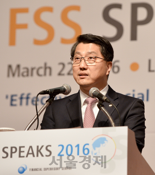 진웅섭 금감원장이 22일 오전 서울 소공동 롯데호텔에서 열린 'FSS SPEAKS 2016', 외국계 금융회사 대상 연례업무설명회에서 기조연설하고 있다./송은석기자