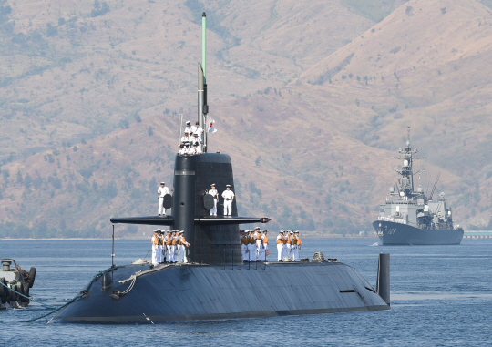 日자위대 잠수함 15년만에 필리핀 입항…中견제 박차