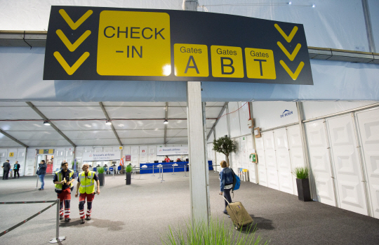 3일 운영을 재개한 벨기에 브뤼셀 자벤텀 국제공항 내부 전경./브뤼셀=EPA연합뉴스