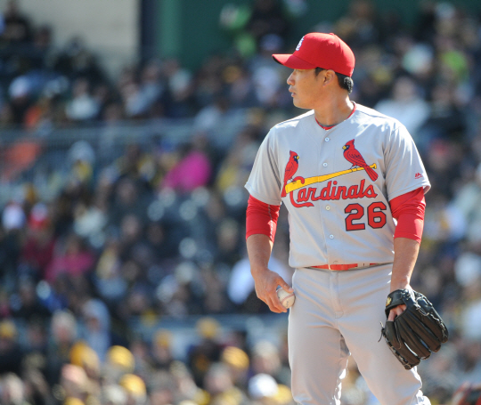 PITTSBURGH, PA, APRIL 3: Cardinals pitcher Seung-Hwan Oh makes his major league debut during the 7th inning of Opening Day against the Pirates at PNC Park in Pittsburgh, Pennsylvania on April 3, 2016.  Photographer: Pete Madia/Penta Press      <저작권자(c) 연합뉴스, 무단 전재-재배포 금지>