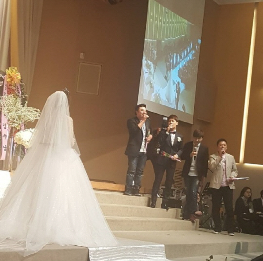 김원준 M4와 함께 결혼 축가 모습 공개…이아현 “원준아! 축하한다!”