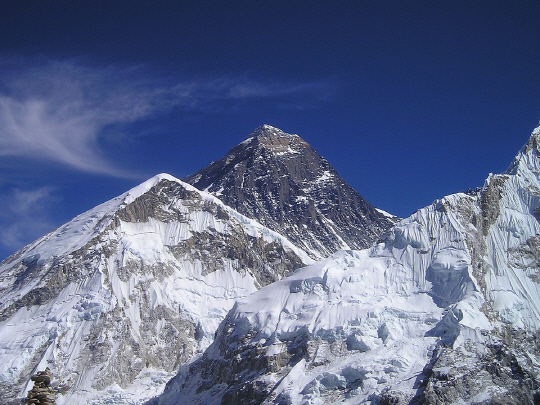 2014년 4월 18일, 에베레스트 산에서 눈사태가 발생해 셰르파 16명이 사망했다. 셰르파는 티베트 계 네팔인을 가리키는데 이들은 대개 히말라야 산자락에서 농사일을 하며 등산 안내인으로 활동하고 있다. 사진은 에베레스트 산 풍경. /출처=픽사베이