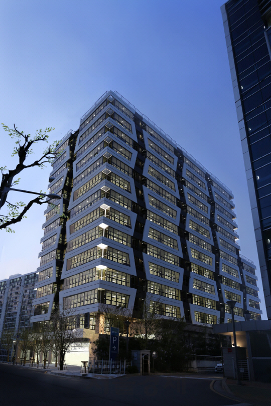 오는 5월 입주를 앞두고 있는 서울 문래동 지식산업센터 ‘하우스디비즈’ 전경./제공=대보건설
