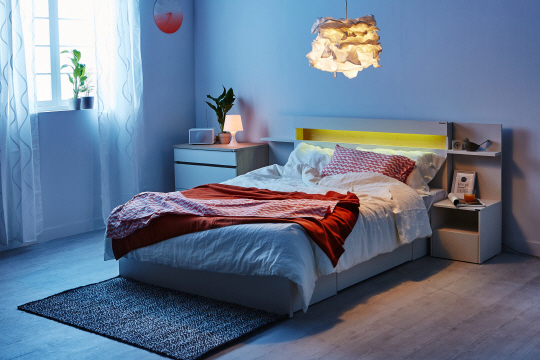 에몬스가구 홈앤쇼핑 전용상품 ‘레인보우 에디션 LED 침대’