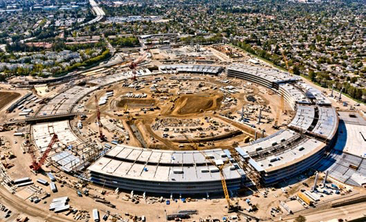 애플의 새로운 본사 - 캘리포니아 쿠퍼티노에 건설되고 있다. 2015년 9월 촬영 사진.