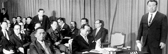 1967년 1월4일 장기영 부총리가 박정희 대통령이 참석한 가운데 부처보고를 하는 모습.