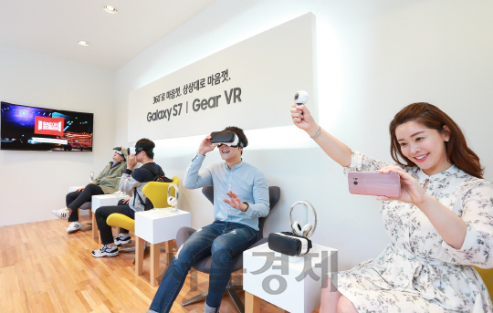 ‘예술의전당 VR 컨텐츠 체험존’의 모습/ 사진제공=삼성전자