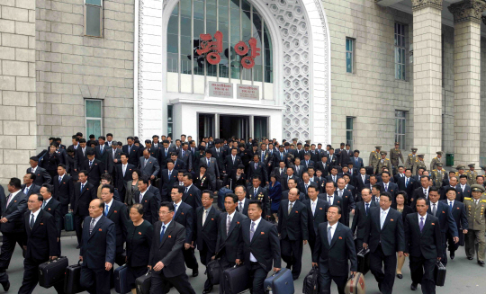 오는 6일 열리는 북한 노동당 제7차 대회의 참가자들이 평양에 집결하고 있다. 북한 조선중앙통신은 이같은 내용을 2일 보도했다. /연합뉴스