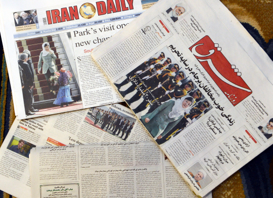 이란 주요 신문들이 2일(현지시간) 박근혜 대통령 국빈 방문 소식을  중요 뉴스로 보도했다. /테헤란=연합뉴스