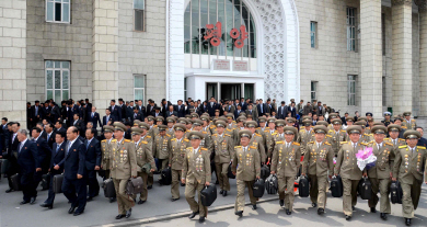 북한 조선중앙통신이 지난 2일 공개한 제7차 노동당대회 참가자들의 평양 도착 모습. /연합뉴스