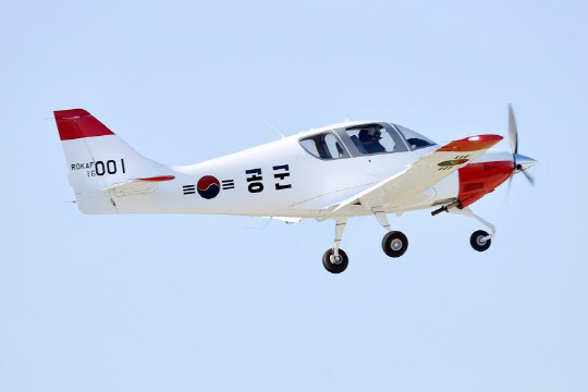 KAI가 양산한느 공군 비행 실습용 훈련기 KT-100 모습/사진제공=KAI