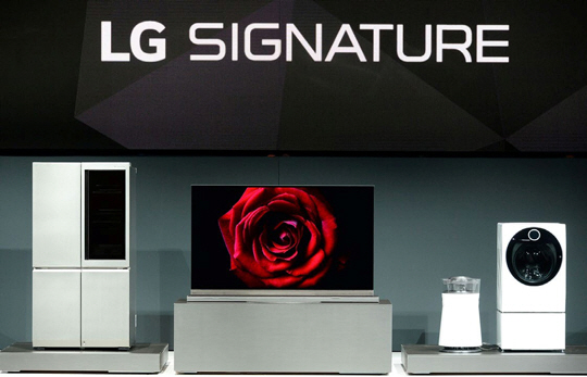 LG시그니처 제품 라인업에는 냉장고와 올레드TV, 공기청정기, 세탁기 등이 포함돼 있다.