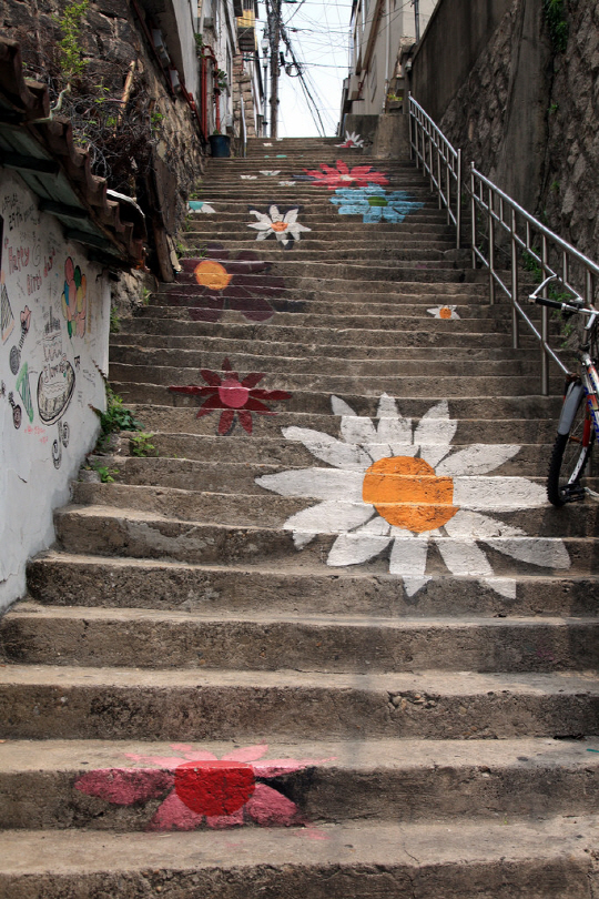 벽화마을 주민들이 그림을 훼손해 경찰에 붙잡혔다./출처=flickr