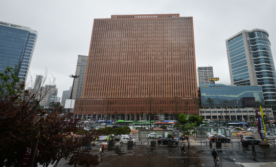 [건축과 도시] 한국 현대사의 자화상 ‘서울스퀘어’