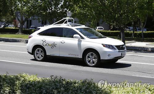 구글이 자율주행차의 사고를 줄이기 위해 ‘끈끈이’ 기술을 개발, 특허를 승인받았다. /연합뉴스