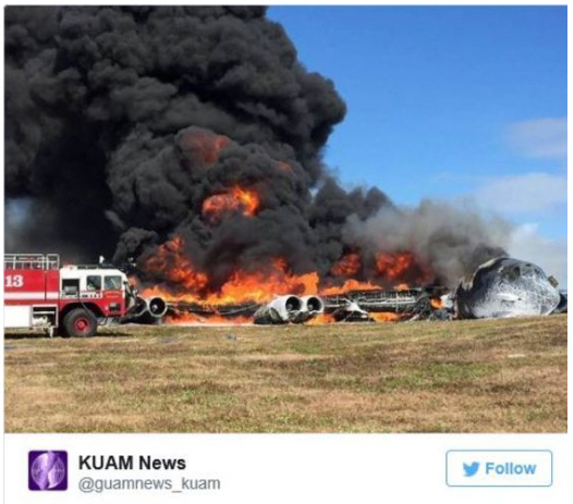 미 폭격기 B-52가 괌 미군기지서 이륙중 추락하는 사고가 벌어졌다. /출처=트위터