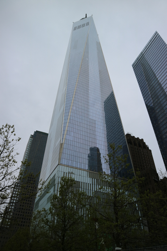 1WTC 전경. 현재 미국은 물론 아메리카대륙에서 가장 높은 건물(541m)이다. 100층~104층은 전망대로 활용중이다.