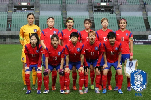 6월 초 열리는 미얀마와의 친선 경기에 참가할 여자 축구대표팀 명단이 공개됐다. 사진은 지난 3월 9일 일본 오사카 얀마스타디움에서 열린 2016 올림픽 여자축구 아시아 최종 예선 베트남전에 출전한 선수들. /출처=대한축구협회