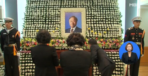 故 김영삼 전 대통령 묘비 제막식 ‘여야 정치인 한자리에 모여’