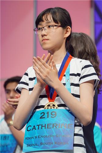 정희현(13) 양이 영어 철자 말하기 대회에 한국 대표로 출전해 결승에 올랐다. /연합뉴스