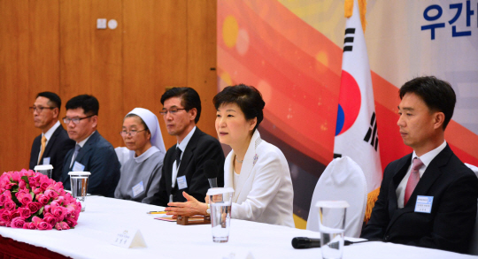 박 대통령 '새마을운동 확산으로 우간다 발전에 기여'