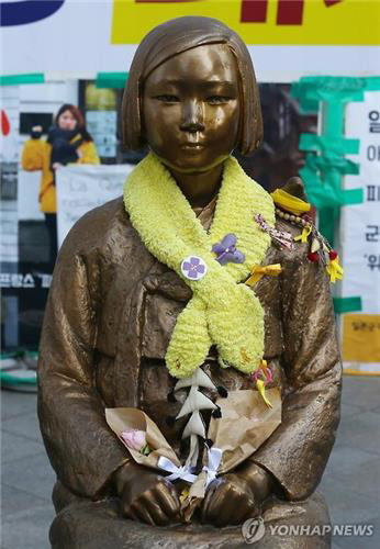 서울 종로구 옛 주한일본대사관 앞에 세워진 ‘평화의 소녀상’ /사진=연합뉴스