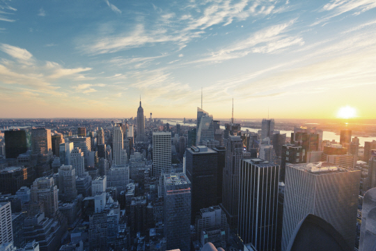 미국 뉴욕 맨해튼에 아파트로서 최고가인 3천억 원에 달하는 펜트하우스가 건설된다. 사진은 고층아파트. /출처=이미지투데이