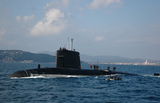 프랑스 해군이 운용 중인 루비급 원자력추진 잠수함. 2,460톤 급 잠수함이면서도 저농도 우라늄을 원료로 사용하는 원자력 추진 잠수함이다.