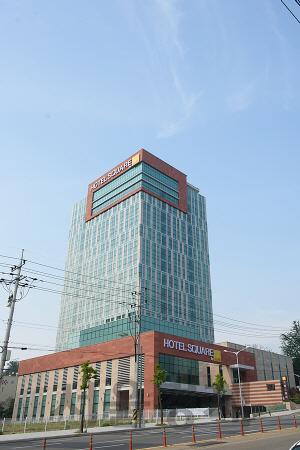 글로벌 부동산 컨설팅 기업 세빌스가 두번째로 선보이는 호텔인 경기도 안산에 위치한 ‘호텔 스퀘어 바이 세빌스’ 전경 /사진제공=세빌스코리아