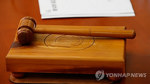 여자친구를 살해하고 시신을 유기해 기소된 김군이 징역 10년을 선고받았다./연합뉴스