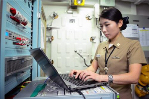 해군 사상 첫 여군 기능장이 된 유지현 중사.