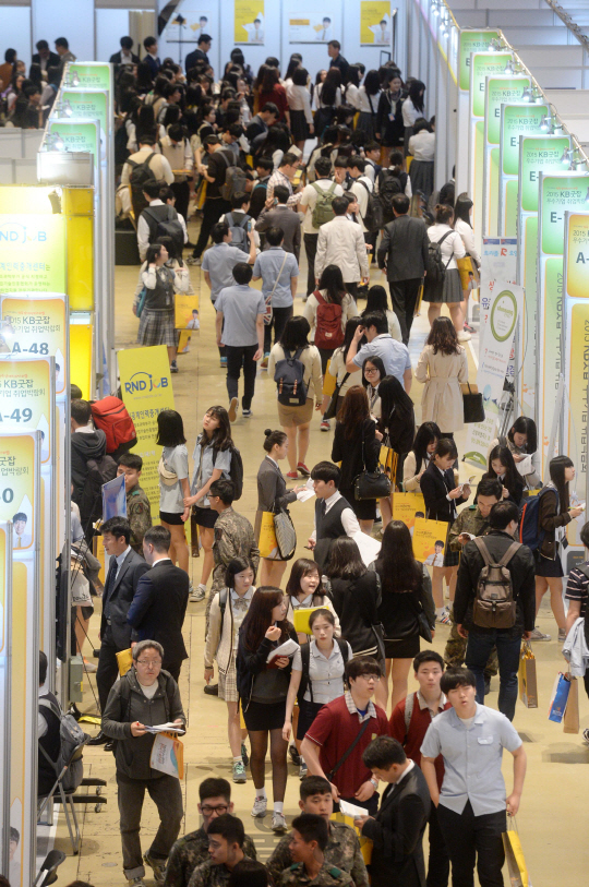 취업하지 못한 청년들이 소규모 창업 전선에 뛰어들고 있다. /사진=서울경제