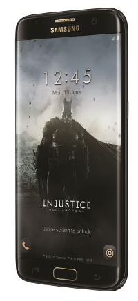 인기 모바일 게임 ‘인저스티스: 갓스 어몽 어스(Injustice: Gods Among Us)’ 출시 3주년을 기념해 게임의 주인공인 배트맨 캐릭터를 모티브로 제작된 갤럭시S7엣지 인저스티스 에디션./사진제공=삼성전자