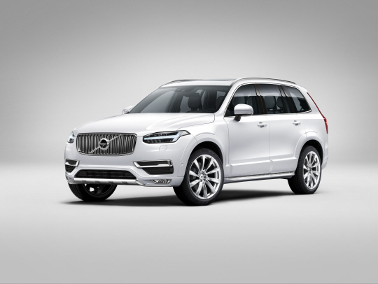 볼보 ‘올 뉴 XC90’은 새로운 디자인과 파워트레인·플랫폼이 서로 완벽한 조화를 이룬 전략 모델로 글로벌 대기수요만 4만대에 이를 정도로 인기를 끌고 있다./사진제공=볼보자동차코리아