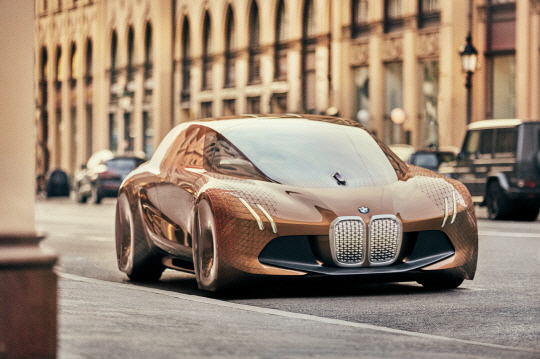 BMW 자동차 그룹이 16일(현지시간) 공개한 100주년 기념 콘셉트카. / 사진=BMW