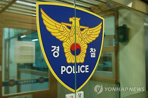 26일 충북 충주에서 음주 단속을 경찰관을 차에 매달고 달려 다치게 한 박모 씨(25)가 검거됐다./연합뉴스