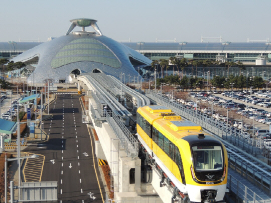 지난 2월 세계에서 2번째로 개통된 인천공항 자기부상열차의 새로운 운영자로 공항철도가 선정됐다. /사진제공=공항철도