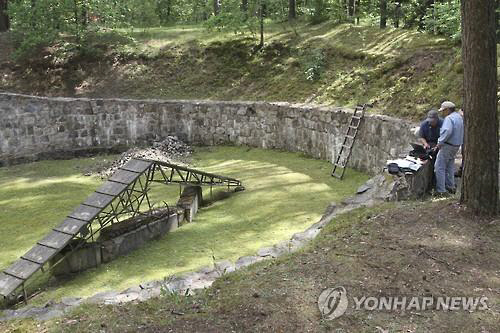 유대인들이 나치로부터 탈출하기 위해 숟가락으로 파낸 터널이 리투아니아에서 발견됐다. /연합뉴스