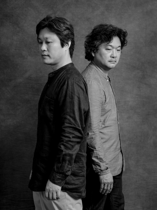 지난 1월 국립국악관현악단의 첫 상주작곡가로 선정된 김성국(왼쪽)과 정일련./사진=국립극장