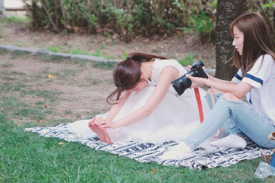 한채아, 레인보우 지숙과 함께 한 웨딩촬영 공개…‘미모 폭발’