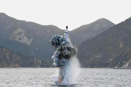 [냉전 2.0시대]北 SLBM 도발...북핵공조 흔들...한반도 '사드 난기류' 속으로