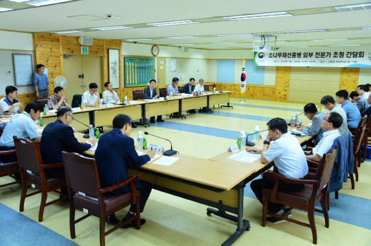 김용하 산림차장이 소나무재선충병 외부 전문가 초청 간담회를 개최하고 있다.  사진제공=산림청