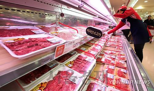서울의 한 대형마트에서 팔리고 있는 미국산 쇠고기. /연합뉴스