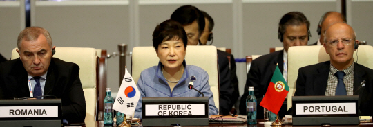 박근혜 대통령이 15일 몽골 울란바토르에서 열린 아시아·유럽 정상회의(ASEM) 전체회의에서 선도발언을 하고 있다. /울란바토르=연합뉴스