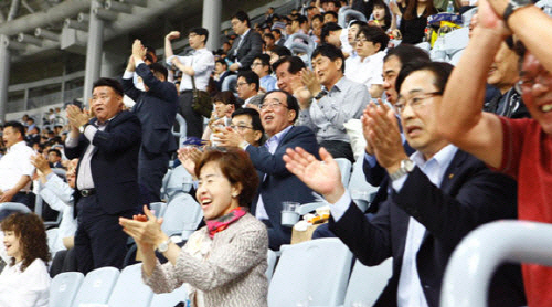 한화건설, 임직원 야구장 단체 응원